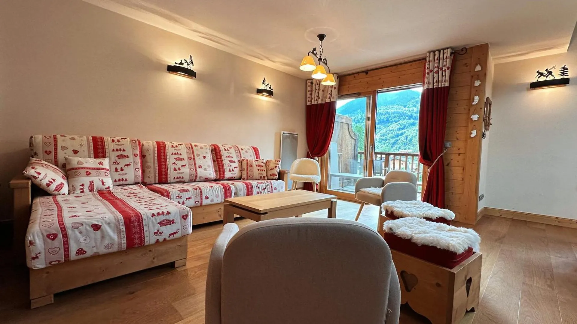 Duplex Spacieux Avec Piscine Couverte, Balcon Et Parking, A 300M Du Centre Et Proche Des Pistes - Fr-1-624-137 Samoens