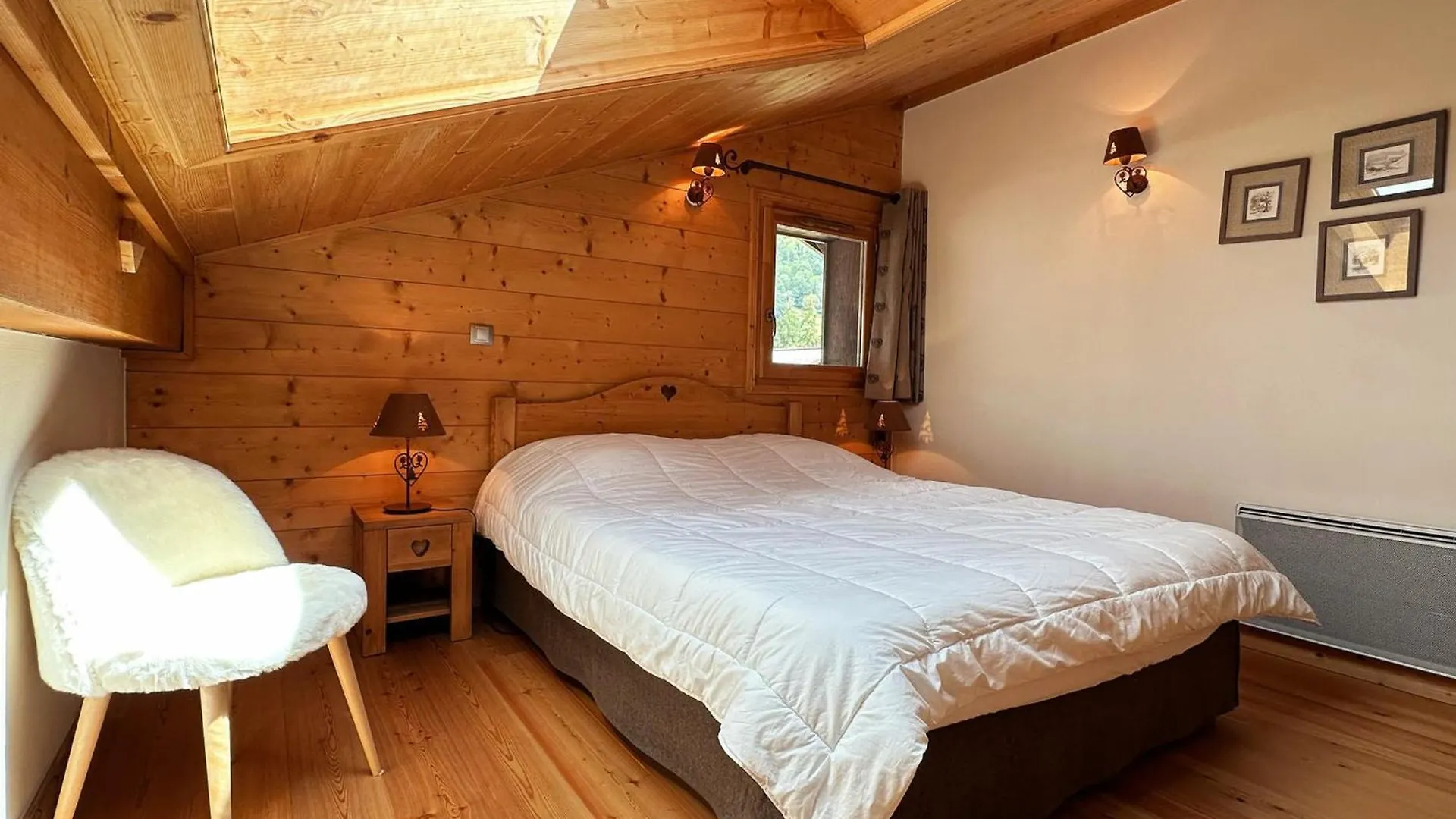 Apartment Duplex Spacieux Avec Piscine Couverte, Balcon Et Parking, A 300M Du Centre Et Proche Des Pistes - Fr-1-624-137 Samoens
